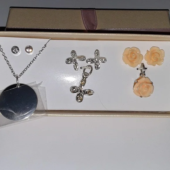 Avon Vintage Necklace & Earrings Silvertone Charms Butterflies, Round, Roses - Picture 2 of 5